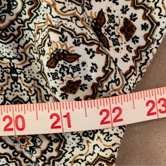 PRIMARK. Slip on Shirt. 3/4 Sleeves. Abstract design. 100% Viscose. Size… - Picture 8 of 9